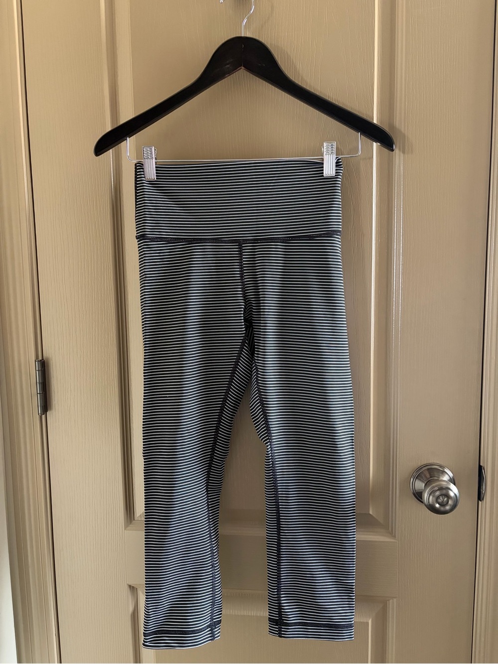 lululemon High Rise Crop Leggings Black White Stripe Size 6